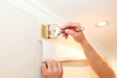 Pose de papier peint à Sarrazac — revêtements muraux et toiles de verre